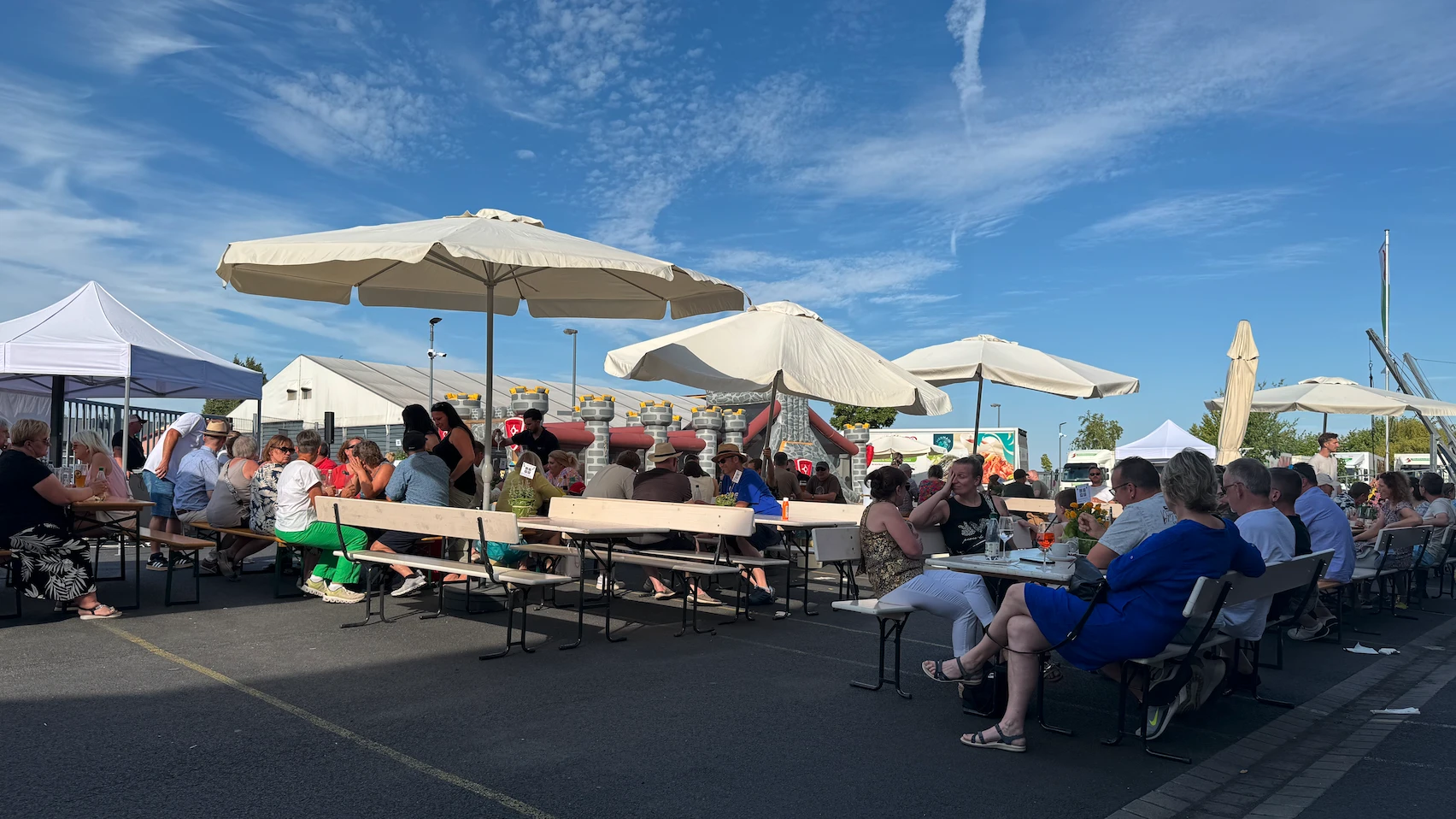 Der sonnige Start des Mitarbeiter Sommerfestes Der sonnige Start des Mitarbeiter Sommerfestes