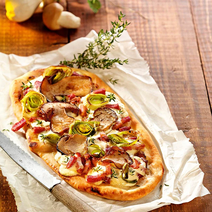 Flammkuchen mit Pilzen Flammkuchen mit Pilzen